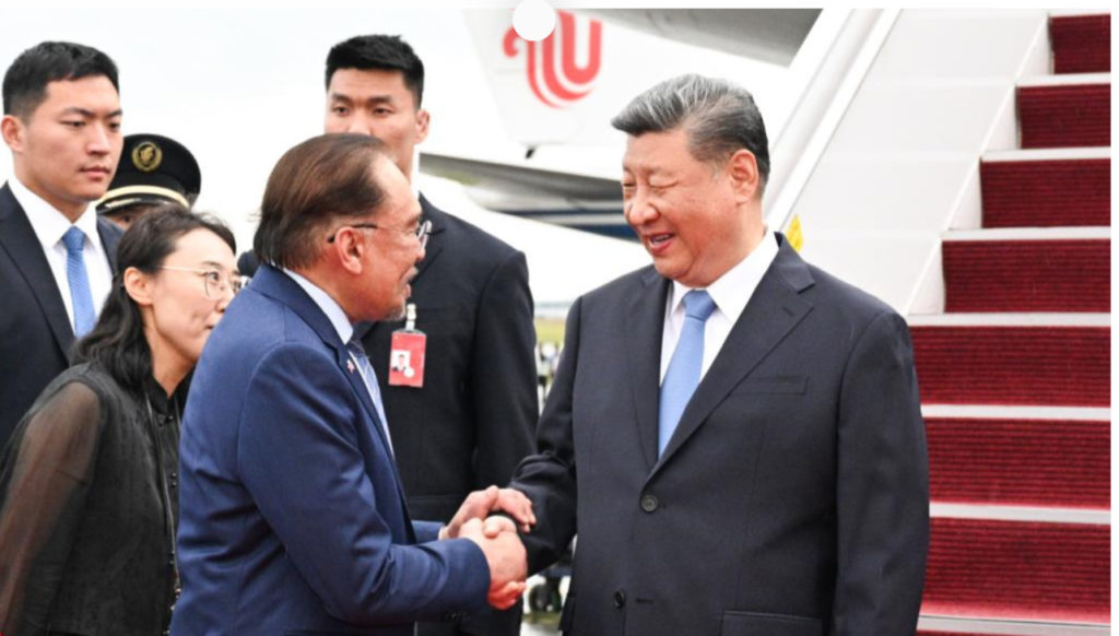 Xi Jinping Arrive À Kuala Lumpur Pour Une Visite D’État En Malaisie