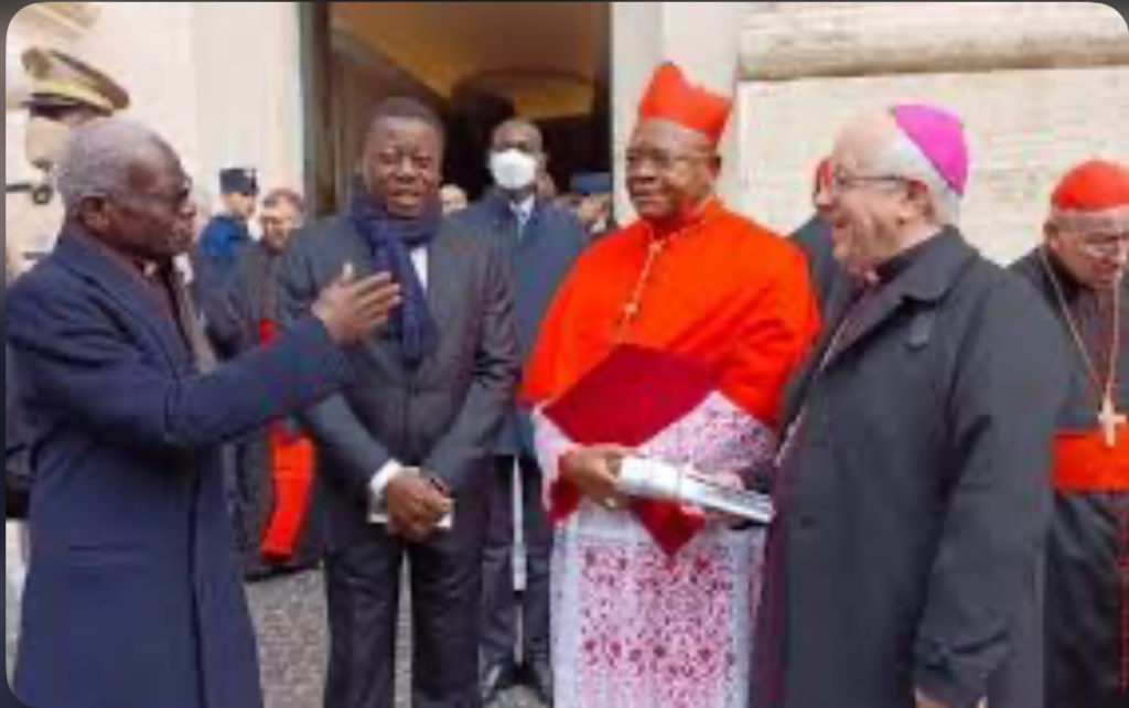 Nécrologie: Le Président Faure Gnassingbé Aux Côtés De 250 cardinaux, 400 Évêques Et 4000 Prêtres Pour Un Dernier Hommage Au Pape François