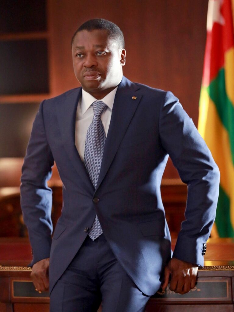 Dignité Humaine : Des Fleurs jetées au Togo