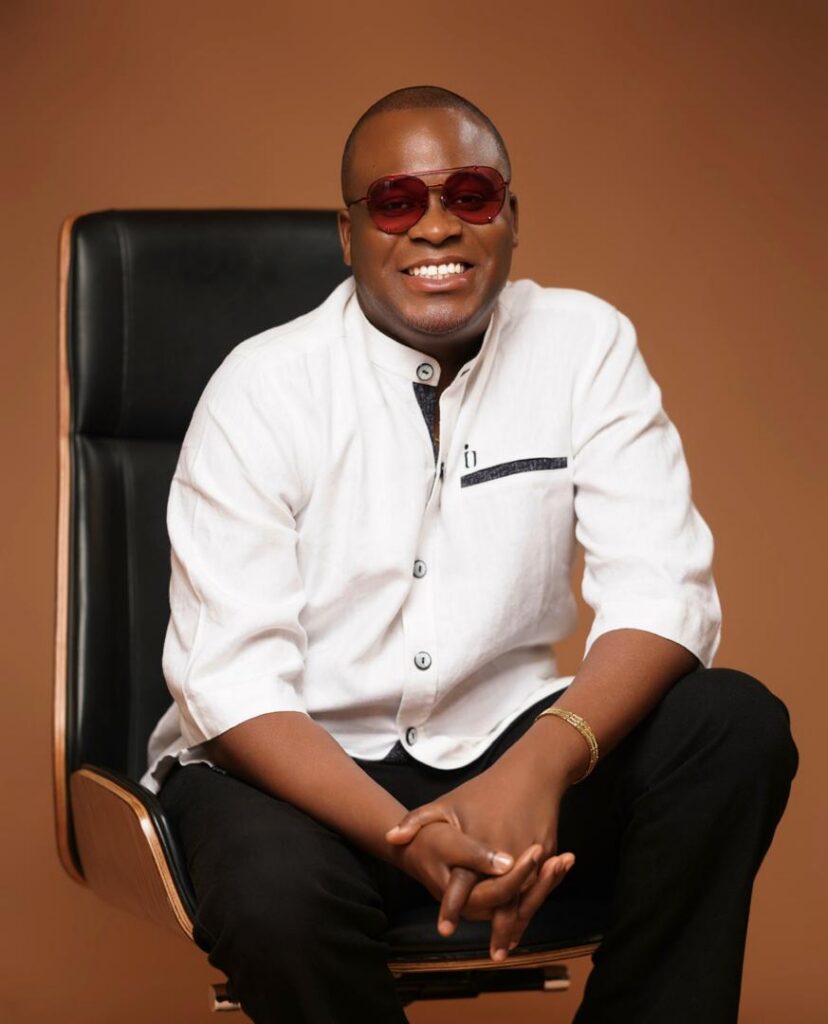 ENTRETIEN AVEC JACQUES LOGOH : DE LOMÉ À PARIS, L’AMBITION DE FAIRE RAYONNER LA MODE AFRICAINE